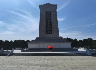 说明: 辽阳市革命英雄纪念碑
